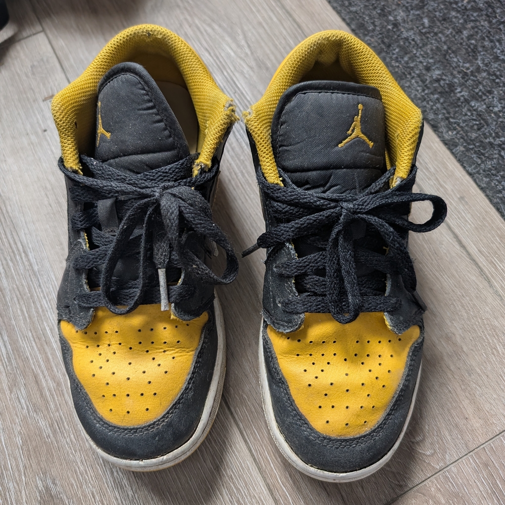 Jordan Kids' Black and Yellow Sneakers